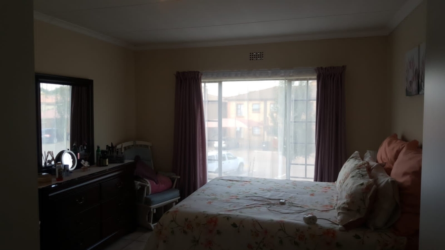 To Let 3 Bedroom Property for Rent in Sonneveld Gauteng