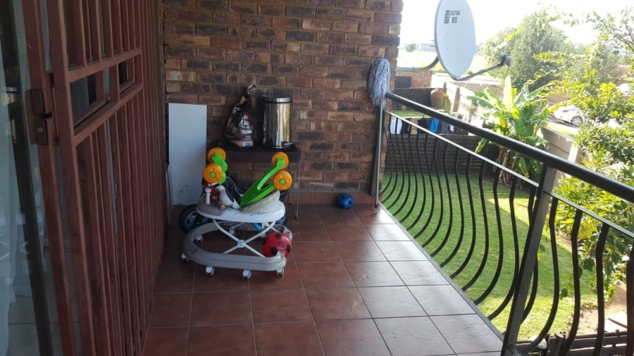 To Let 3 Bedroom Property for Rent in Sonneveld Gauteng