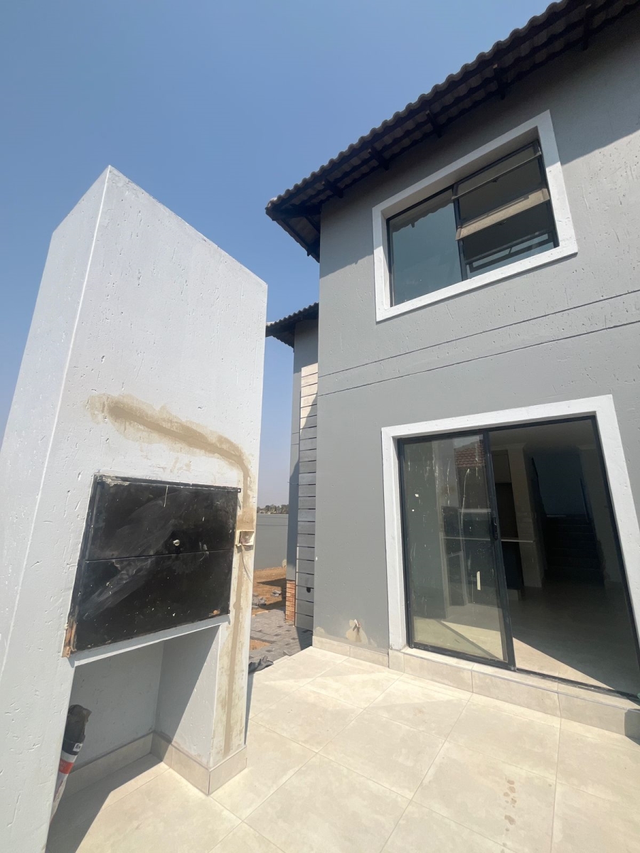 3 Bedroom Property for Sale in Helderwyk Gauteng