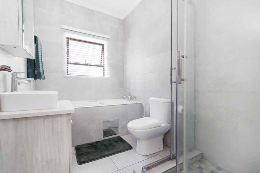 2 Bedroom Property for Sale in Broadacres Gauteng