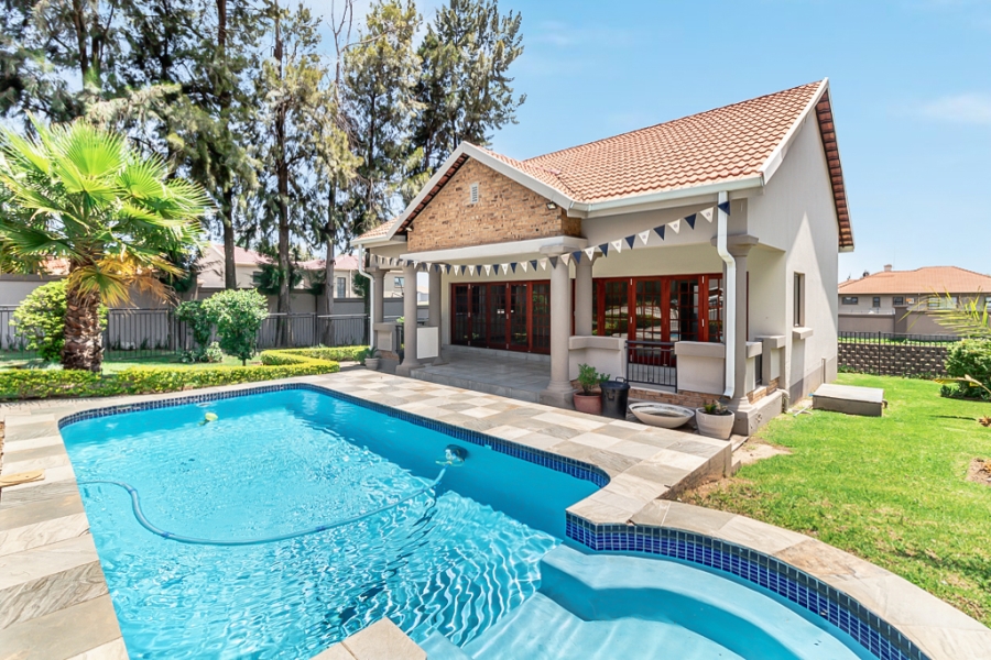 2 Bedroom Property for Sale in Broadacres Gauteng