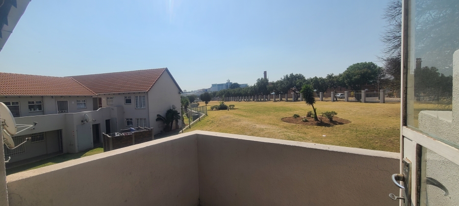 2 Bedroom Property for Sale in Clarens Park Gauteng