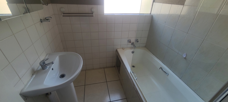 2 Bedroom Property for Sale in Clarens Park Gauteng