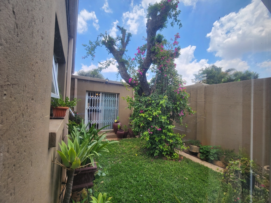 3 Bedroom Property for Sale in Douglasdale Gauteng