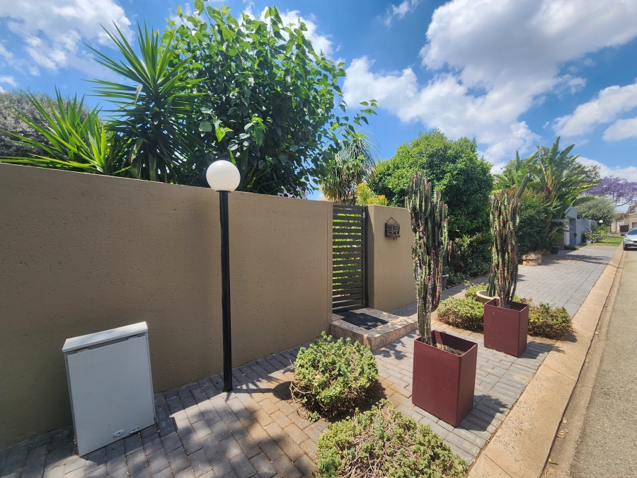 3 Bedroom Property for Sale in Douglasdale Gauteng