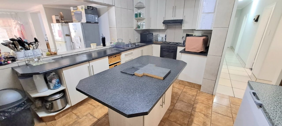 4 Bedroom Property for Sale in Three Rivers Gauteng