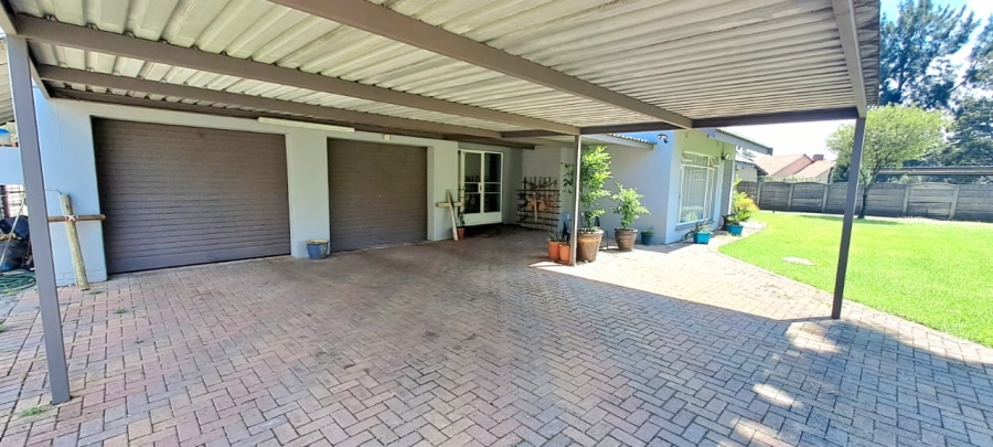 4 Bedroom Property for Sale in Three Rivers Gauteng