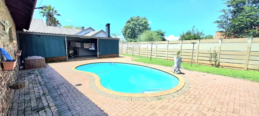 4 Bedroom Property for Sale in Three Rivers Gauteng