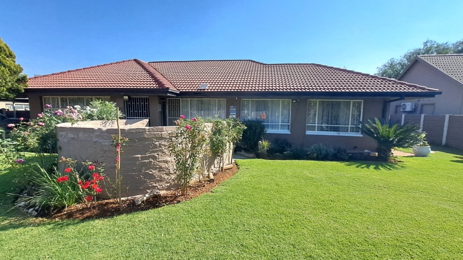 4 Bedroom Property for Sale in Three Rivers Gauteng