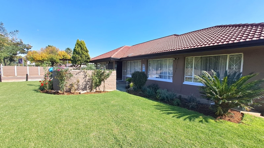 4 Bedroom Property for Sale in Three Rivers Gauteng