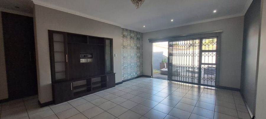 2 Bedroom Property for Sale in Three Rivers Gauteng