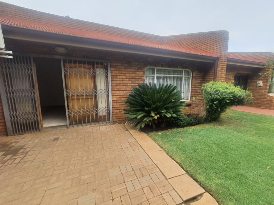 4 Bedroom Property for Sale in Vanderbijlpark Sw 2 Gauteng