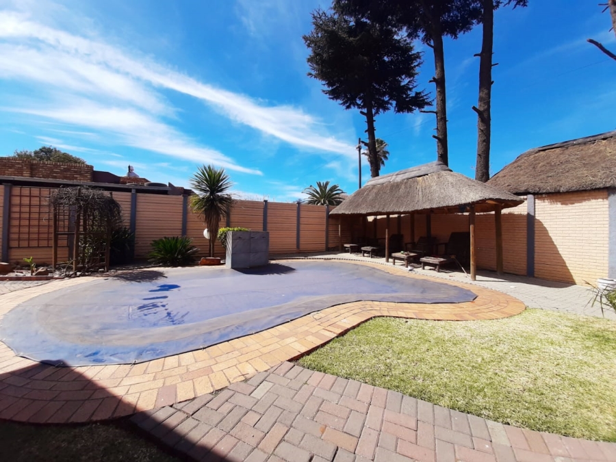 4 Bedroom Property for Sale in Vanderbijlpark Sw 2 Gauteng