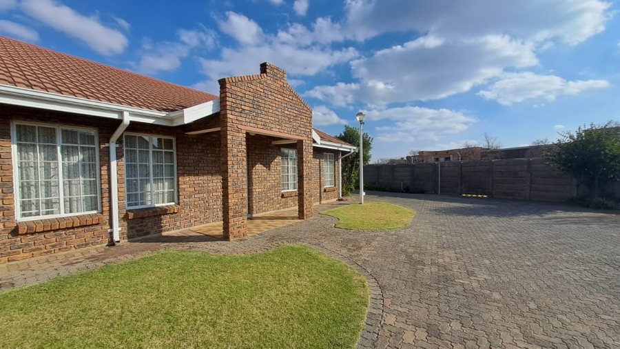 1 Bedroom Property for Sale in Three Rivers Gauteng