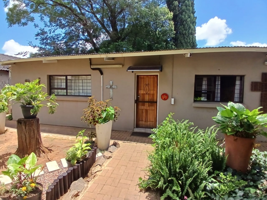 10 Bedroom Property for Sale in Three Rivers Gauteng