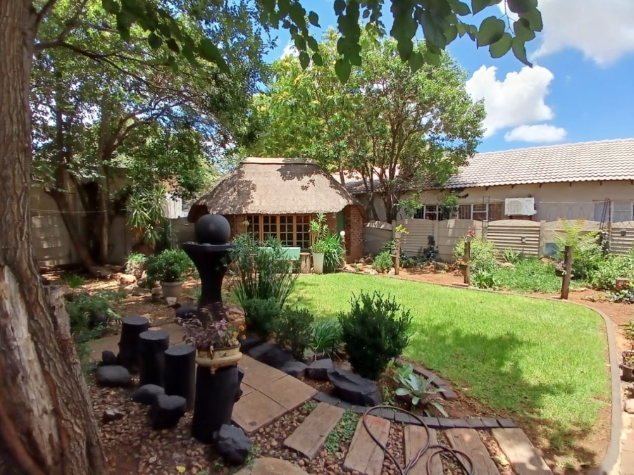 10 Bedroom Property for Sale in Three Rivers Gauteng