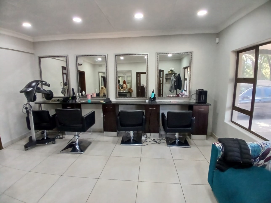 10 Bedroom Property for Sale in Three Rivers Gauteng