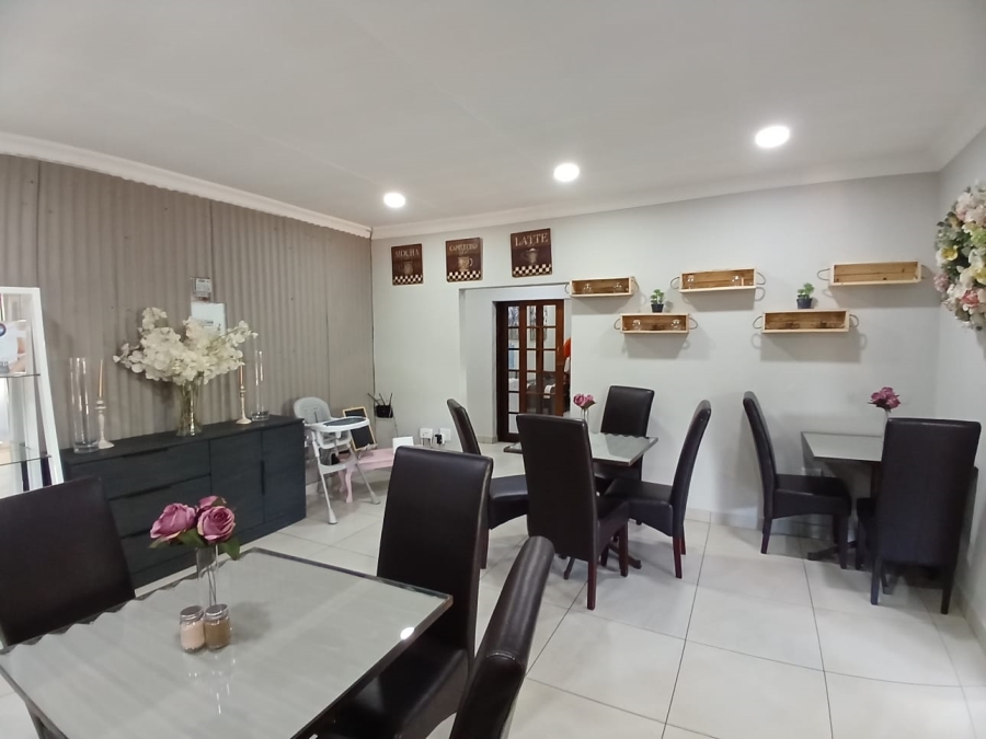 10 Bedroom Property for Sale in Three Rivers Gauteng