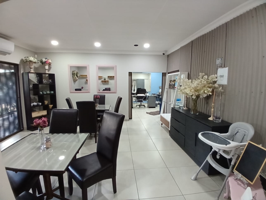 10 Bedroom Property for Sale in Three Rivers Gauteng