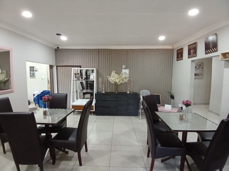 10 Bedroom Property for Sale in Three Rivers Gauteng
