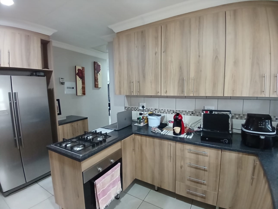 10 Bedroom Property for Sale in Three Rivers Gauteng