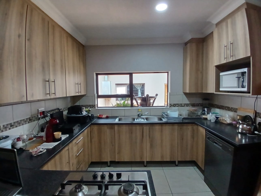 10 Bedroom Property for Sale in Three Rivers Gauteng