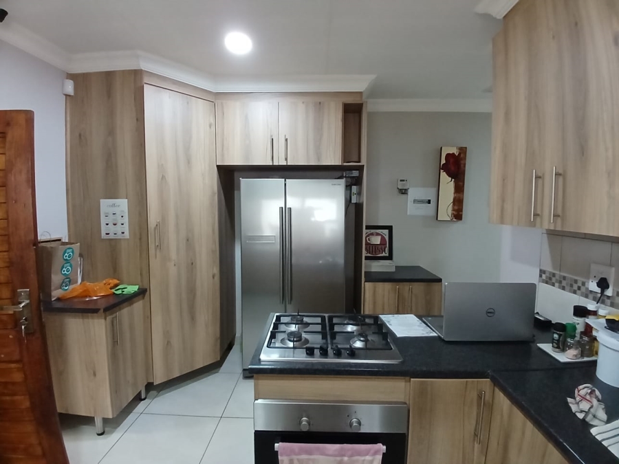 10 Bedroom Property for Sale in Three Rivers Gauteng