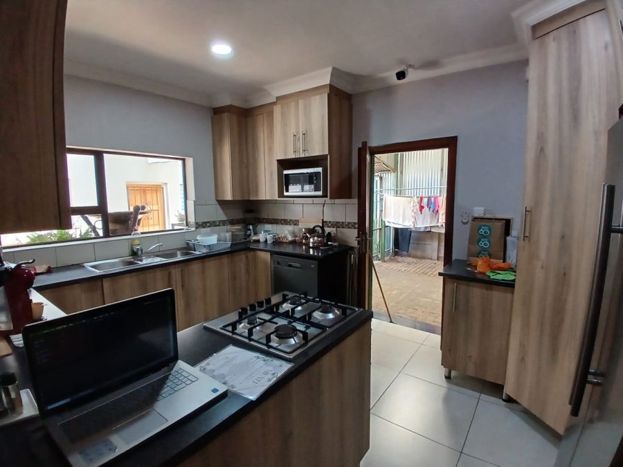 10 Bedroom Property for Sale in Three Rivers Gauteng