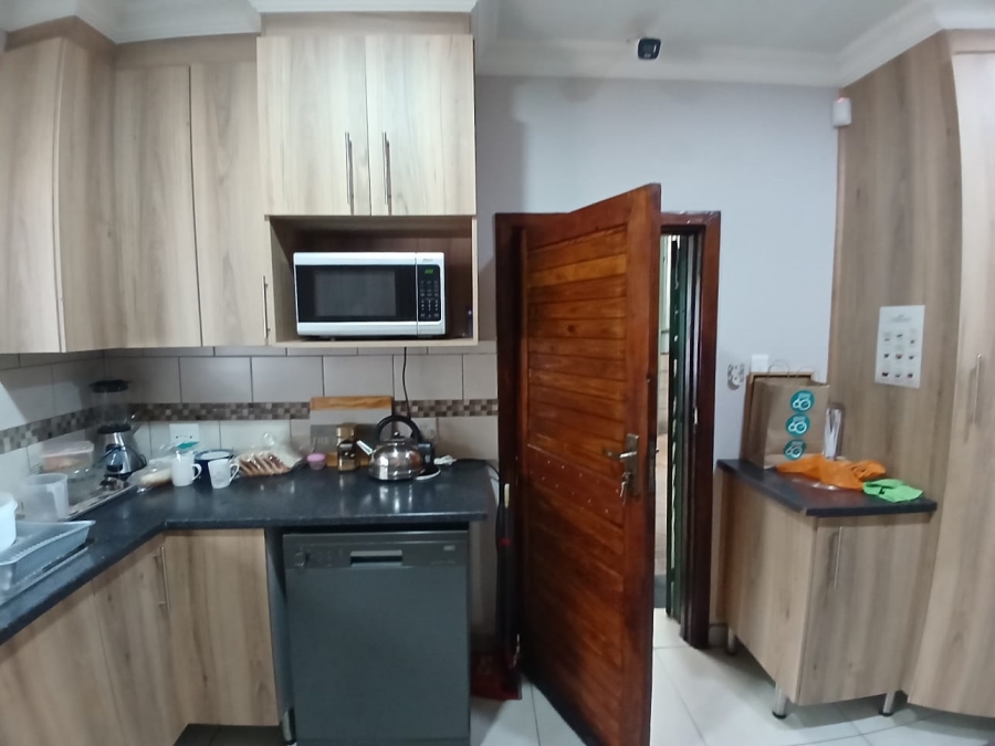 10 Bedroom Property for Sale in Three Rivers Gauteng