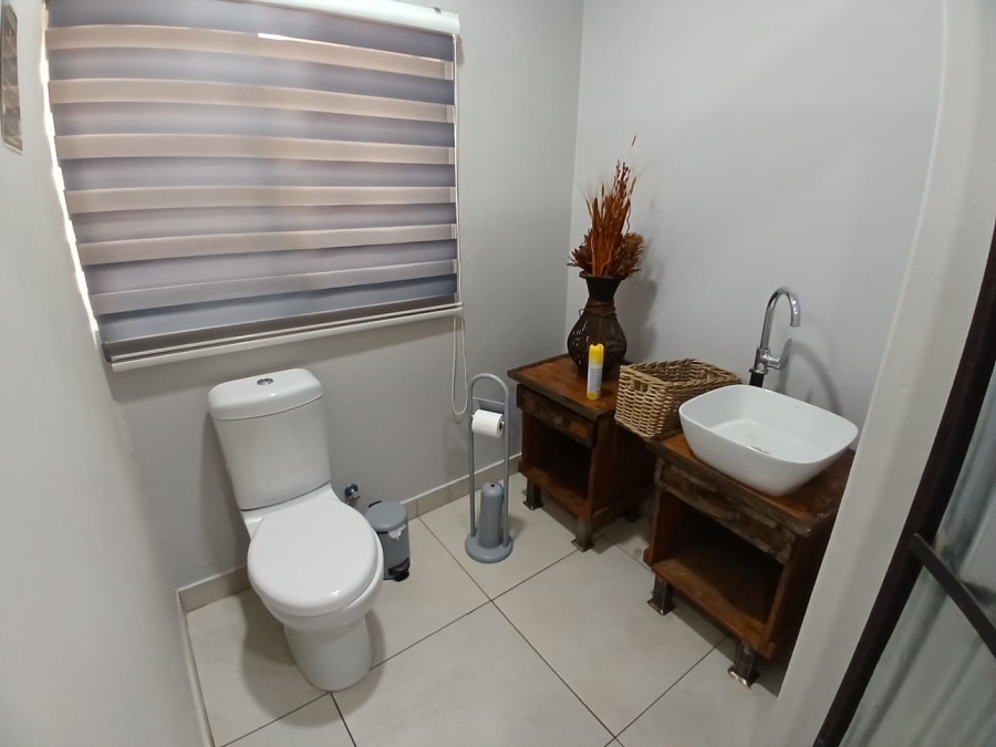 10 Bedroom Property for Sale in Three Rivers Gauteng