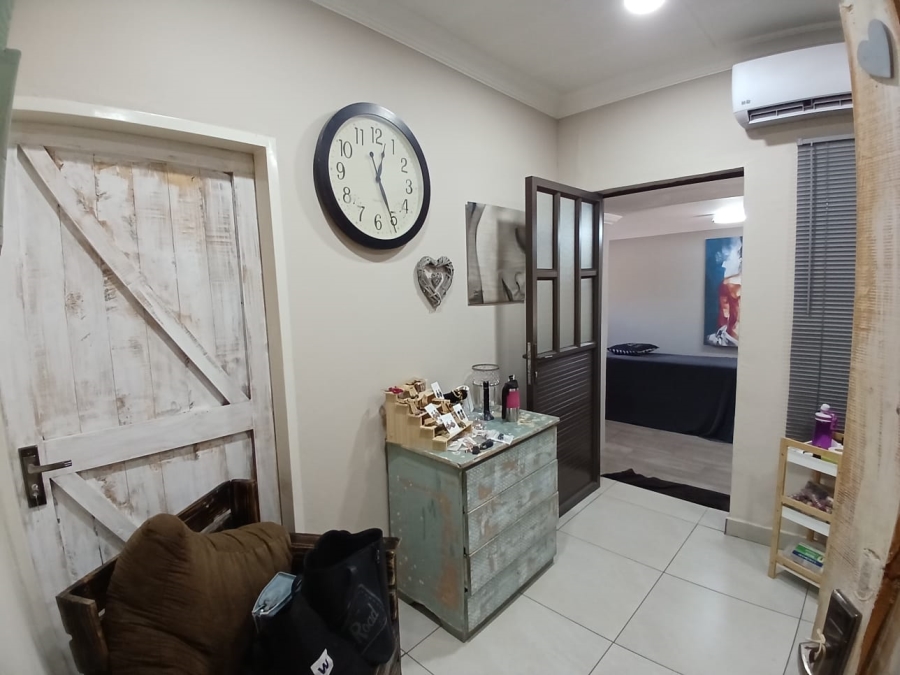 10 Bedroom Property for Sale in Three Rivers Gauteng