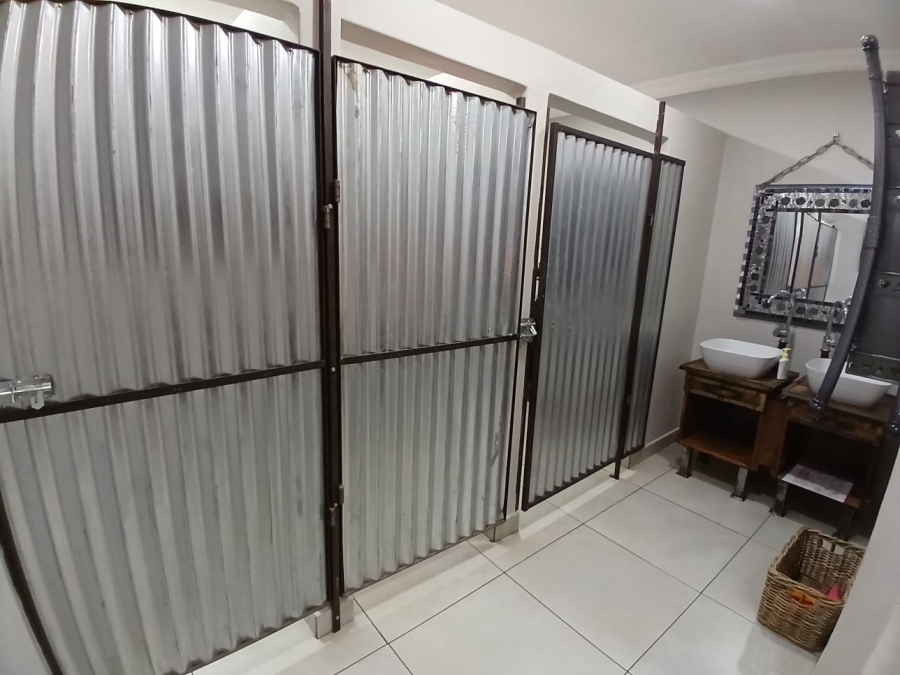 10 Bedroom Property for Sale in Three Rivers Gauteng