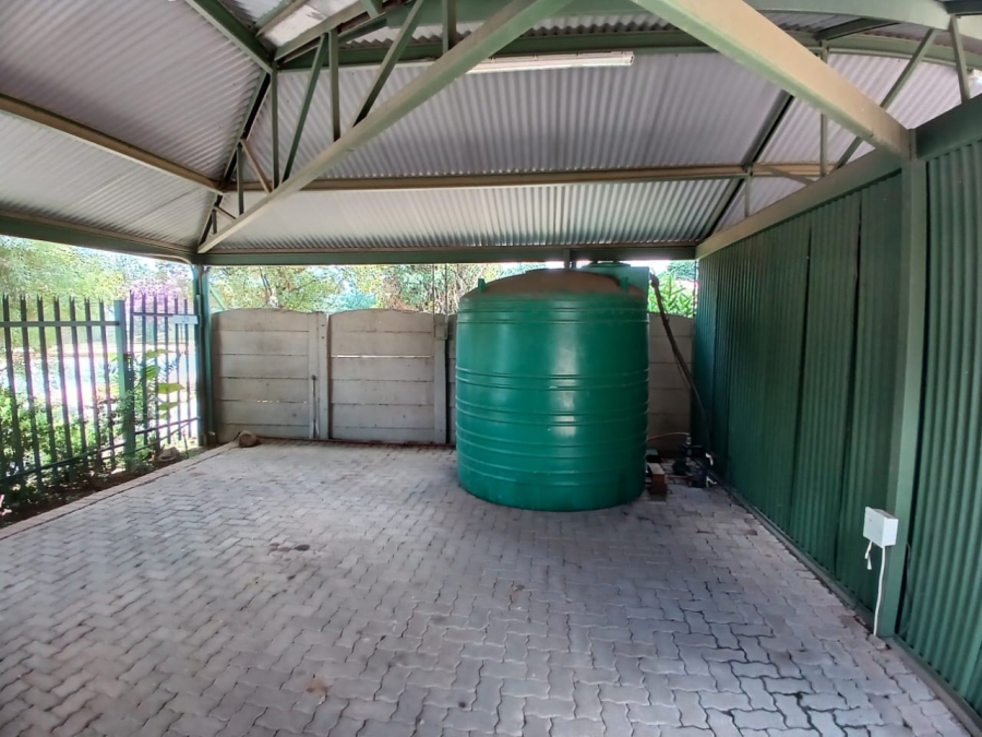 10 Bedroom Property for Sale in Three Rivers Gauteng
