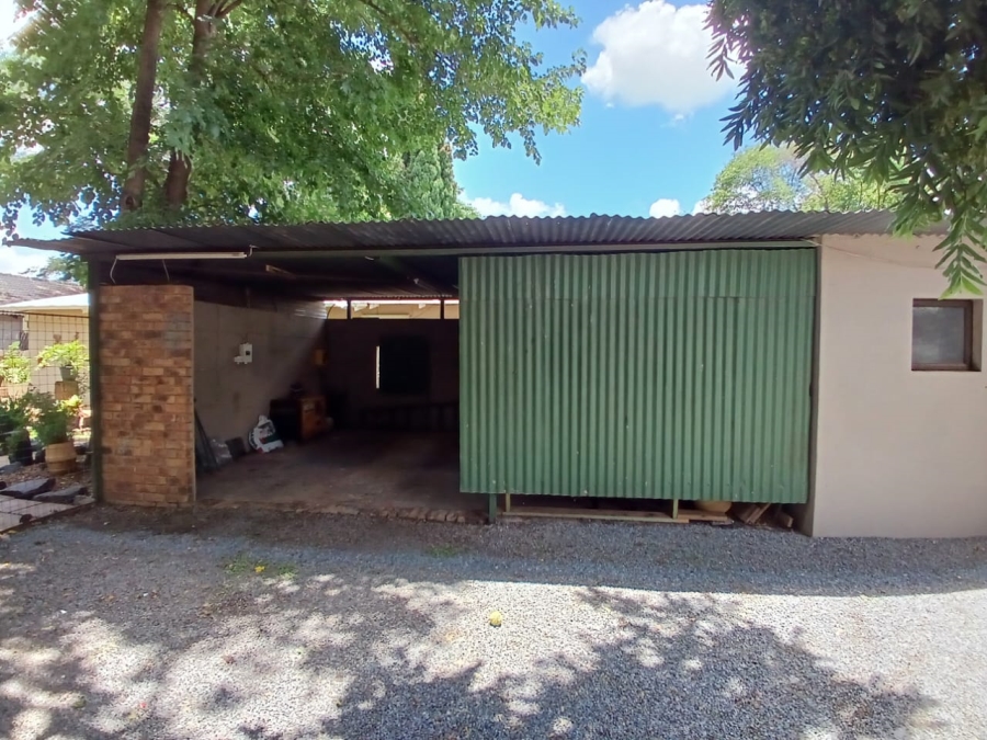 10 Bedroom Property for Sale in Three Rivers Gauteng