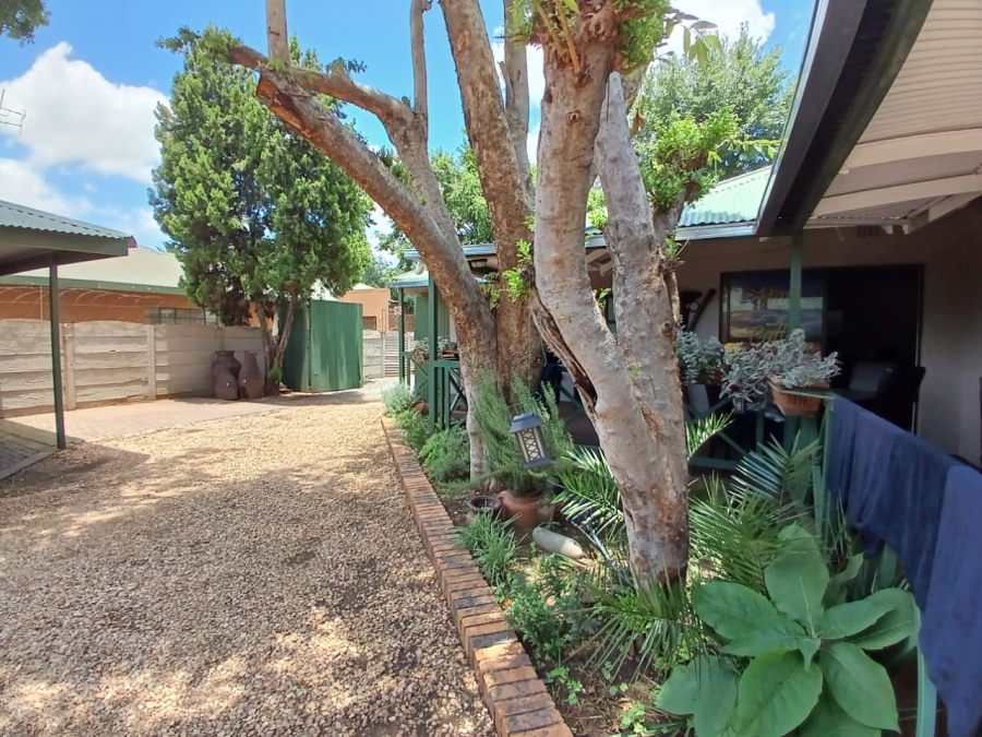 10 Bedroom Property for Sale in Three Rivers Gauteng