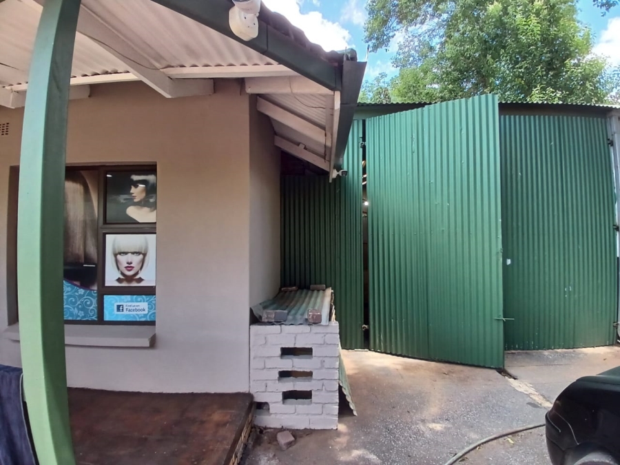 10 Bedroom Property for Sale in Three Rivers Gauteng