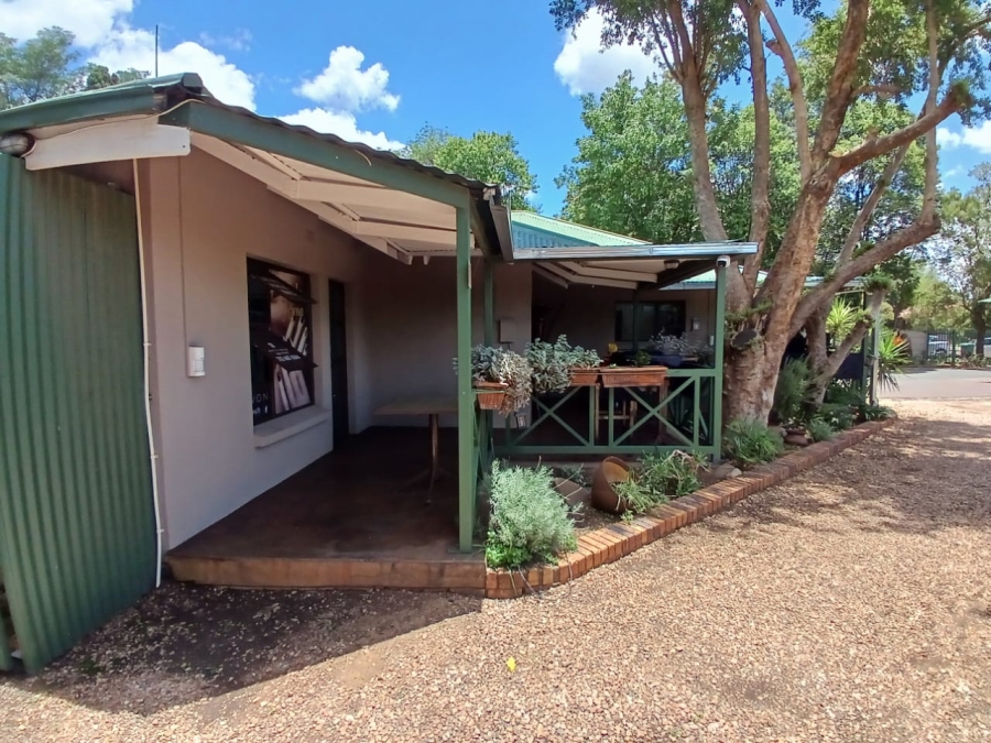 10 Bedroom Property for Sale in Three Rivers Gauteng