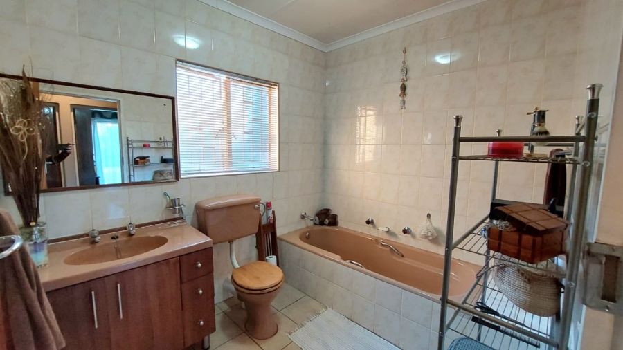 4 Bedroom Property for Sale in Vanderbijlpark Sw 2 Gauteng
