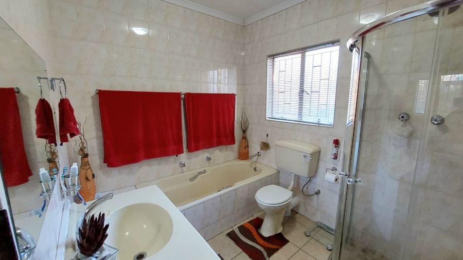 4 Bedroom Property for Sale in Vanderbijlpark Sw 2 Gauteng
