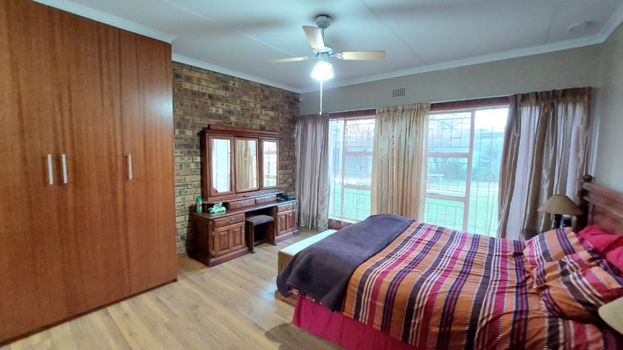 4 Bedroom Property for Sale in Vanderbijlpark Sw 2 Gauteng