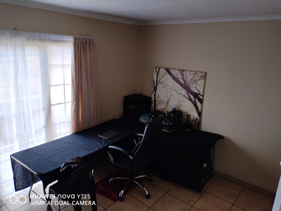 1 Bedroom Property for Sale in Kosmosdal Gauteng