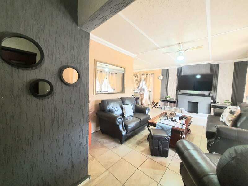 2 Bedroom Property for Sale in Vanderbijlpark SW 1 Gauteng