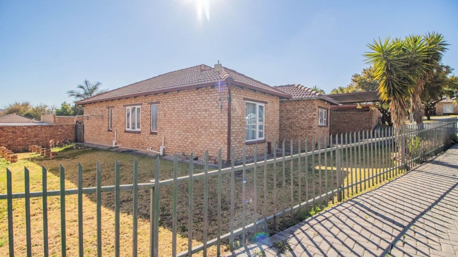 3 Bedroom Property for Sale in Esther Park Gauteng