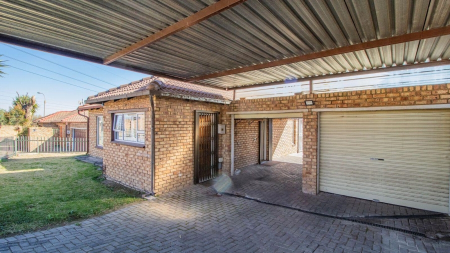 3 Bedroom Property for Sale in Esther Park Gauteng