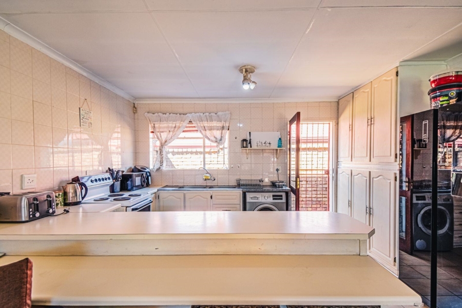 3 Bedroom Property for Sale in Glen Marais Gauteng
