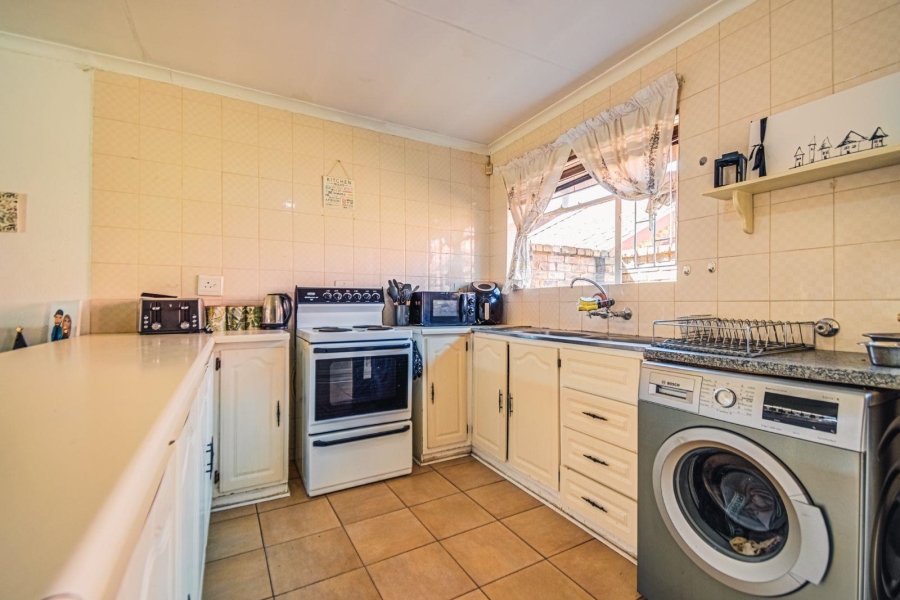 3 Bedroom Property for Sale in Glen Marais Gauteng