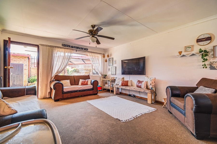 3 Bedroom Property for Sale in Glen Marais Gauteng
