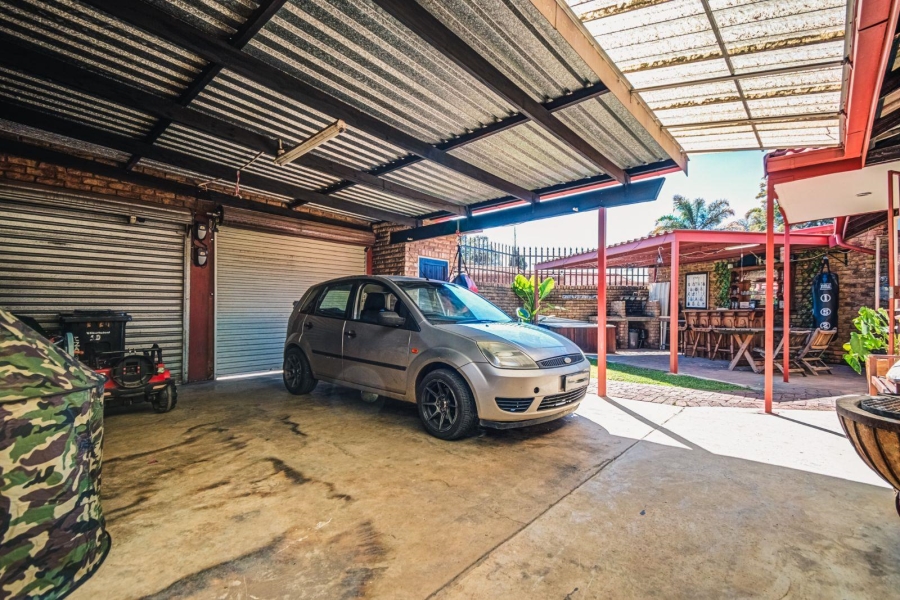3 Bedroom Property for Sale in Glen Marais Gauteng