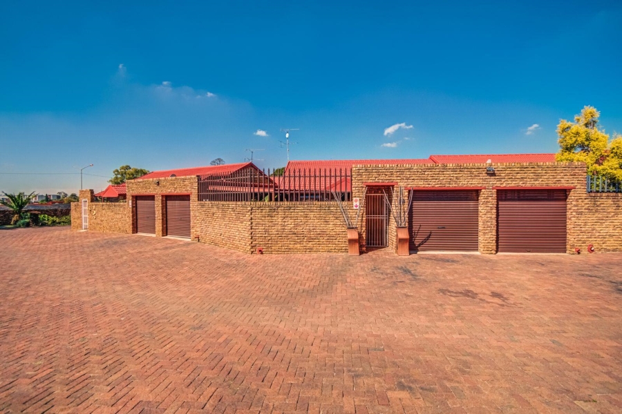 3 Bedroom Property for Sale in Glen Marais Gauteng
