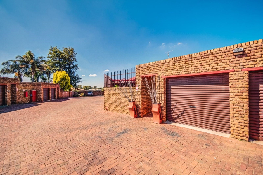 3 Bedroom Property for Sale in Glen Marais Gauteng
